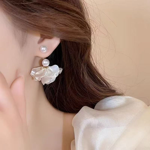 2026 New Exquisite White Pearl Petal Earrings For Women, French Style, Elegant & Unique Design Stud Earrings