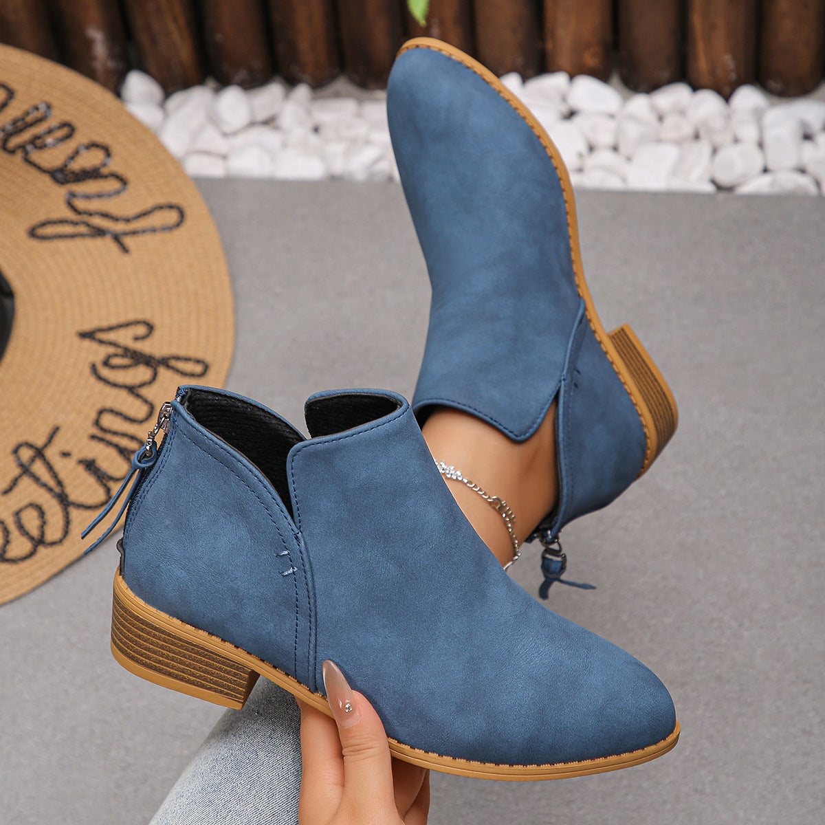 Women's Pointed-toe Leather Boots With Back Zipper