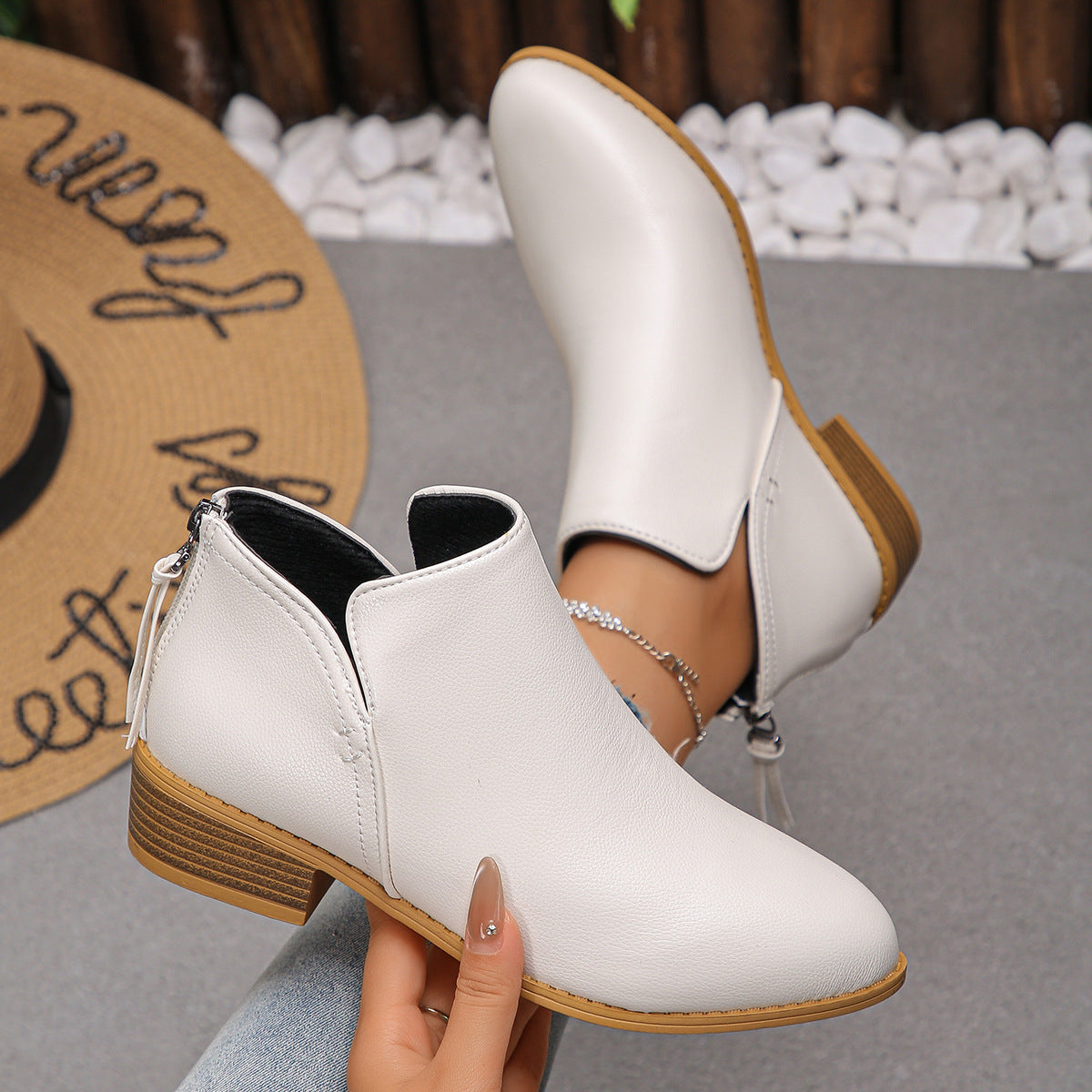 Women's Pointed-toe Leather Boots With Back Zipper
