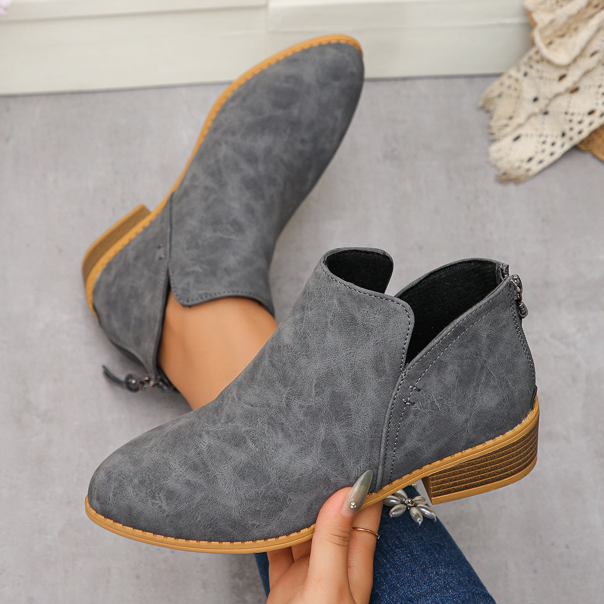 Women's Pointed-toe Leather Boots With Back Zipper